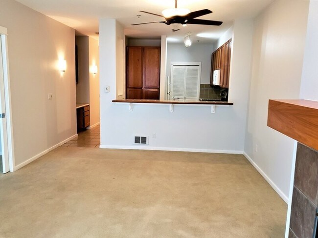 Building Photo - 1950 Alaskan Way