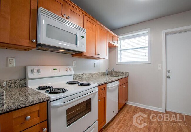 Building Photo - 271 Glen Iris Dr NE