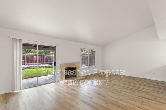 Foto del edificio - 480 Amber Ct