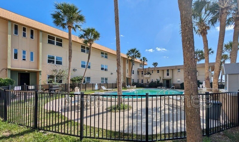 Foto principal - 225 15th Ave N