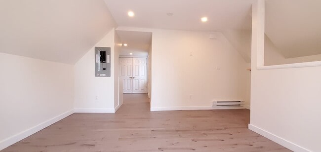 Building Photo - 39 Dunbar St