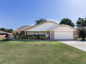 Building Photo - 1807 Carrie Pl