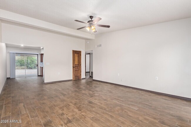 Foto del edificio - 7101 E Wilshire Dr