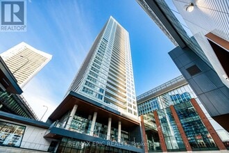 Building Photo - 17 Bathurst St