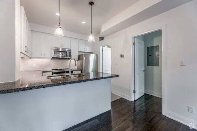 1BR, 1BA - 529SF - Kitchen - Cedarwood Townhomes