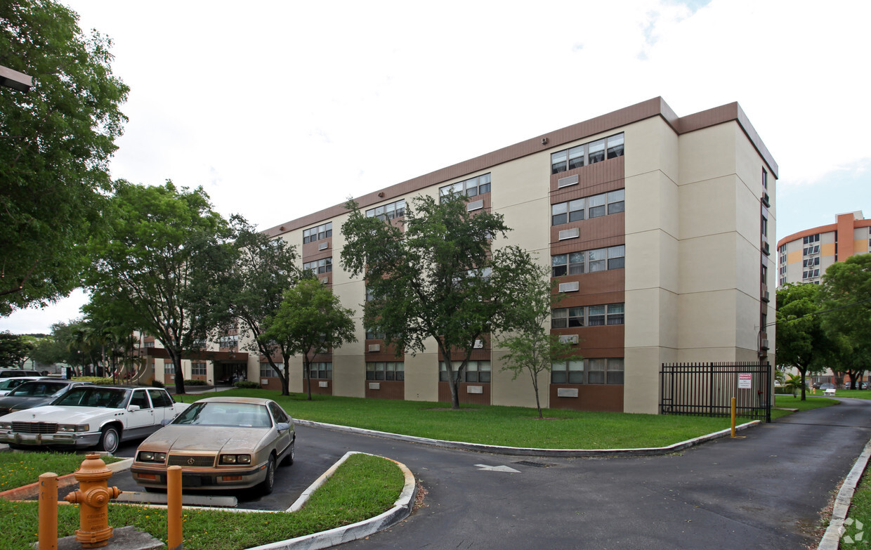 Building Photo - Hadley Gardens Apartments