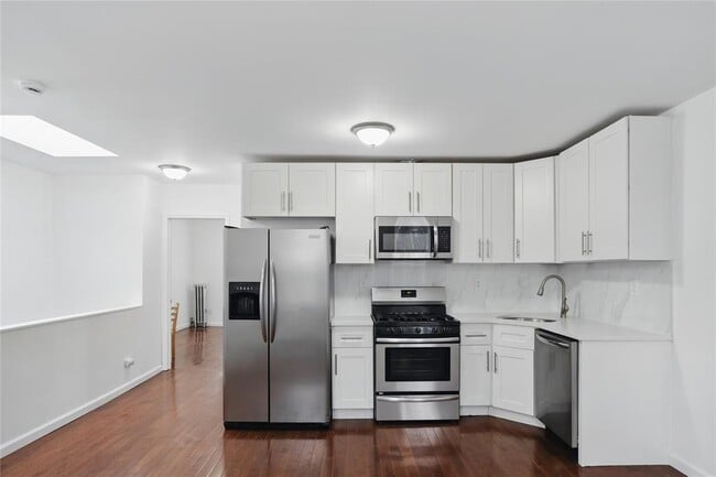 Building Photo - 725 Taylor Ave