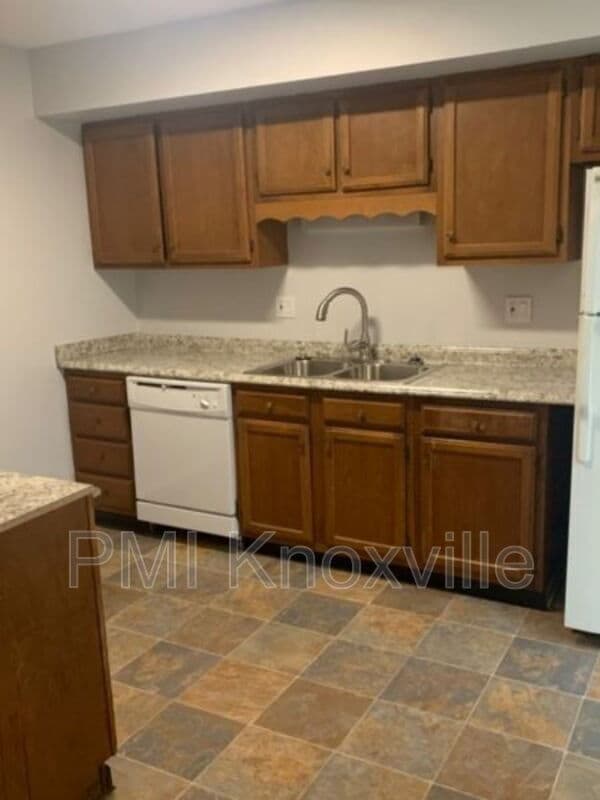 Building Photo - 9120 Woodpark Ln NW