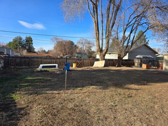 Building Photo - 705 SE Elm St