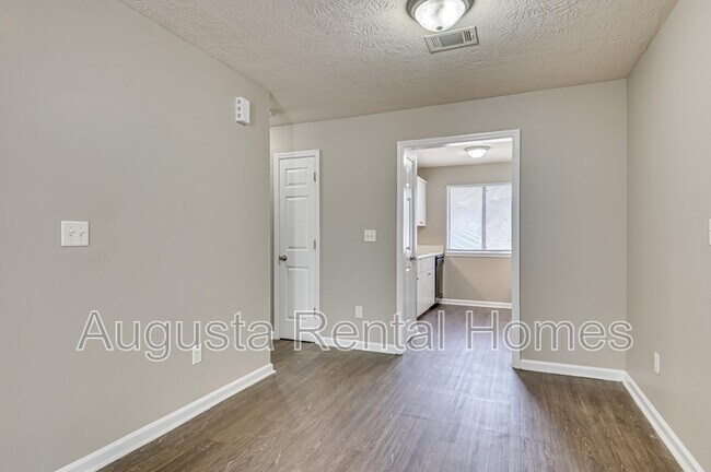 Foto del edificio - 3004D Strickland Court