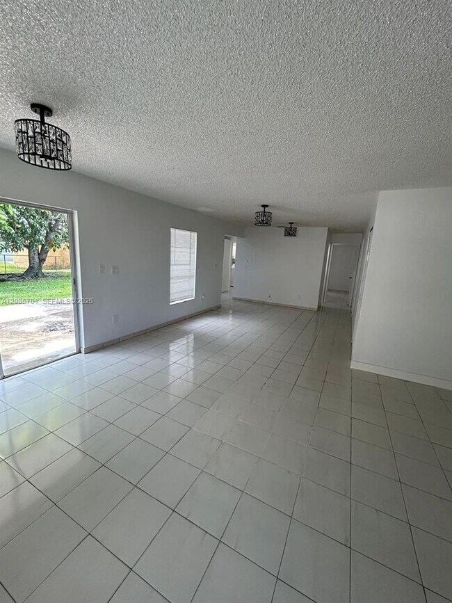Foto del edificio - 15710 SW 304th St