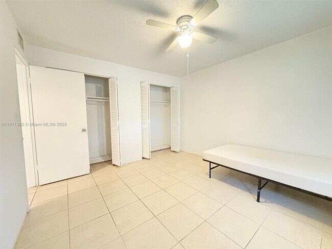 Foto del edificio - 725 NE 4th St