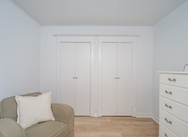 Building Photo - Renovated 2 Bedroom Unit!