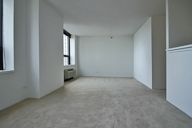 Building Photo - 487 E Ohio St
