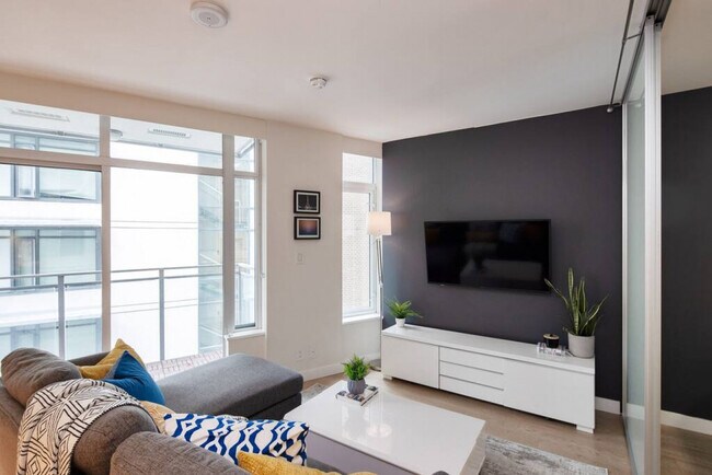 Photo du bâtiment - 161 E 1st Ave