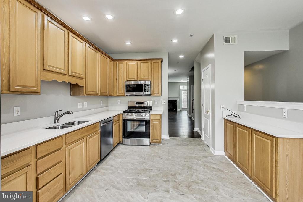 Primary Photo - 3274 Amazon Ln