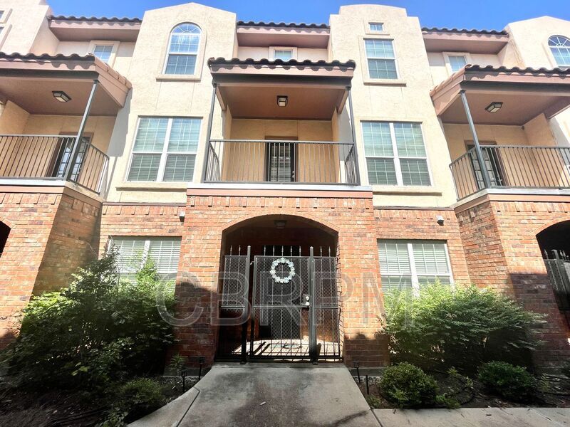 2111 Main St Unit 4, Lubbock, TX 79401 Condo for Rent in Lubbock, TX