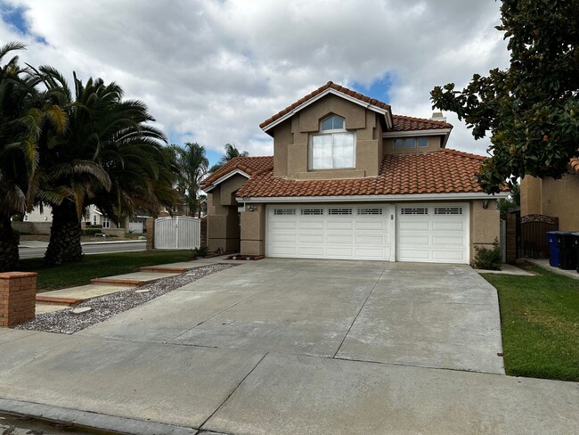 Building Photo - Beautiful Orangecrest Rental – Move-In Ready!