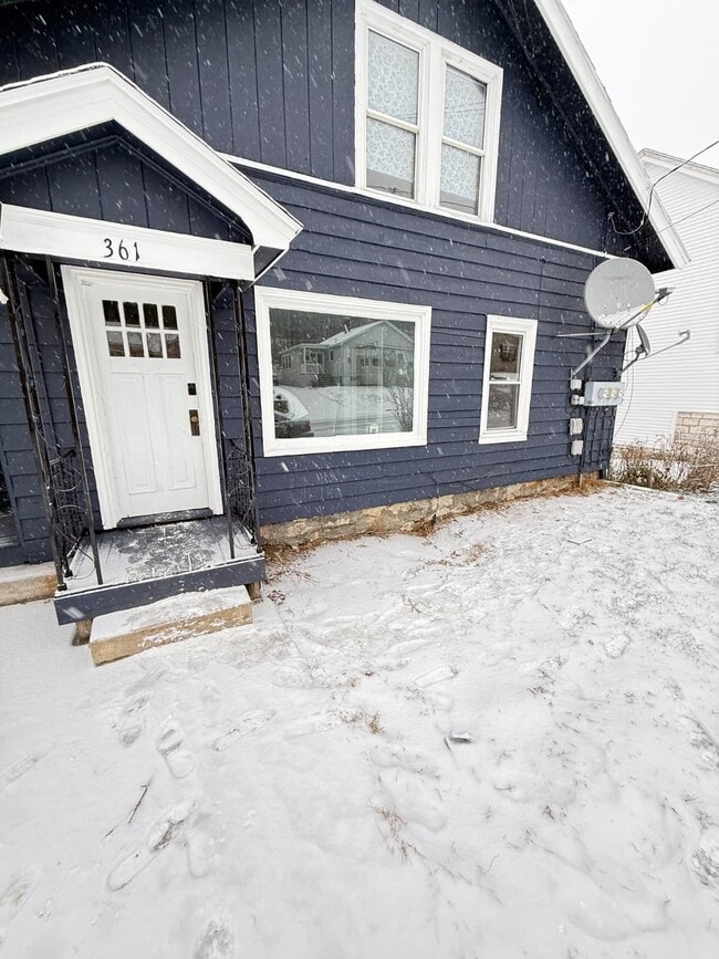 Building Photo - 361 Coos St