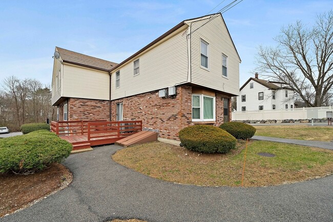 Building Photo - 297 Grove St