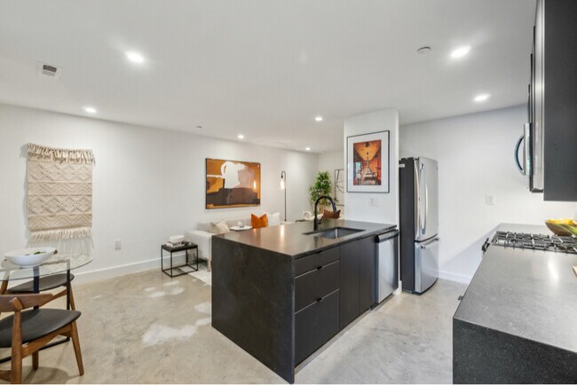 Foto del edificio - 321 L St NE