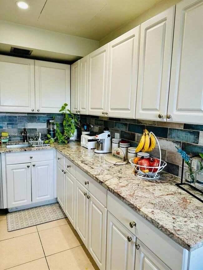 Foto del edificio - 300 SW 134th Way 413E, Pembroke Pines, FL ...