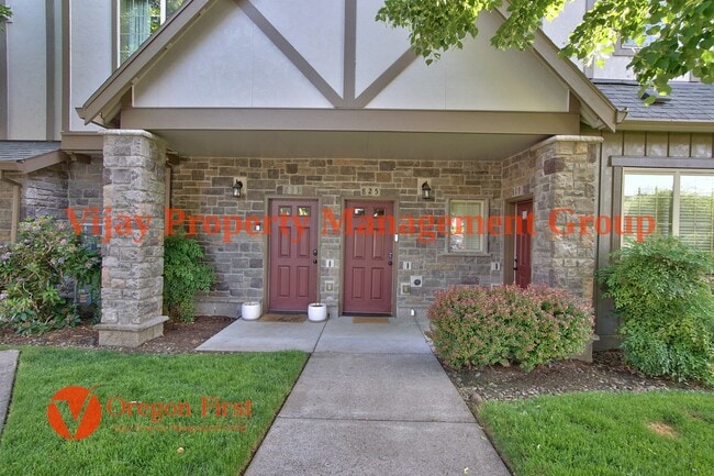 Photo - 825 NE Wheelock Pl House