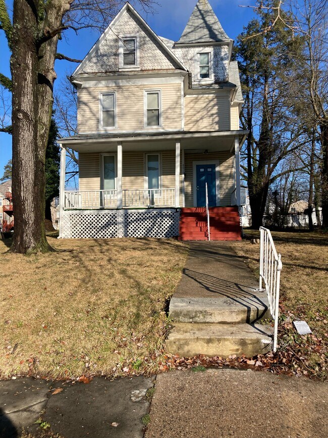 Building Photo - 4010 Ridgewood Ave