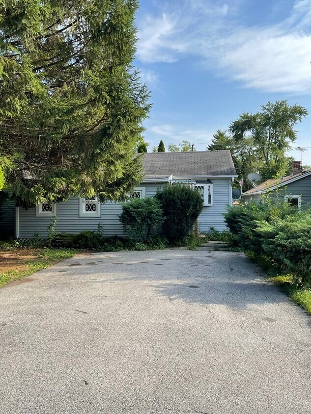 134 W Center St, Glenwood, IL 60425 House Rental in Glenwood, IL