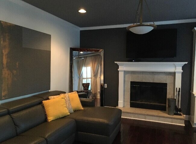 Family Room w/ Smart TV - 347 Covered Bridge Pl SW