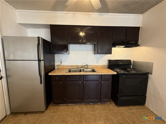 Building Photo - 924 Pecan St