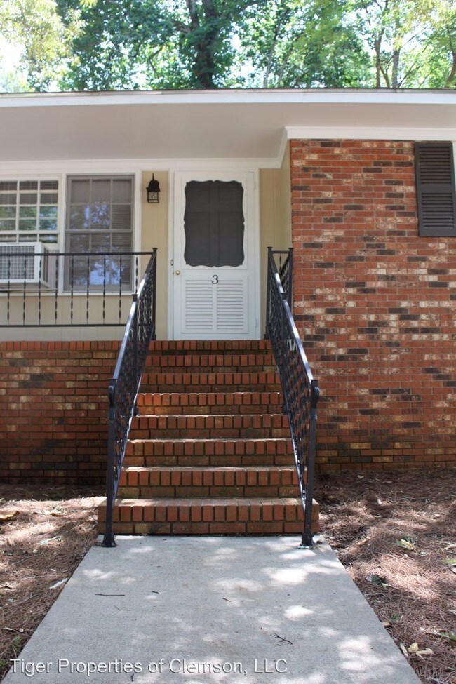 Foto del edificio - 2 br, 1 bath Room For Rent - 210 Cochran Rd