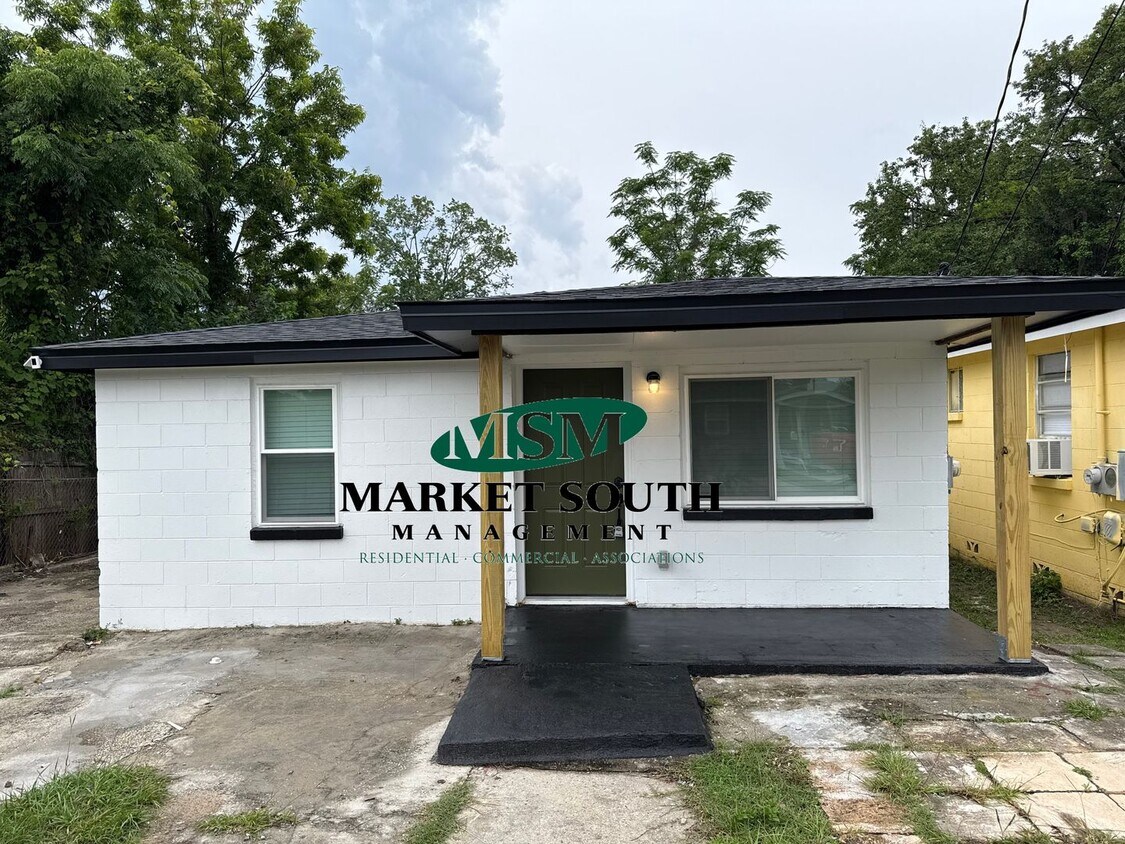 Foto principal - Charming Renovated 2BR/1BA Cottage in West...