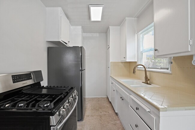 Foto del edificio - 1542 Golden Gate Ave
