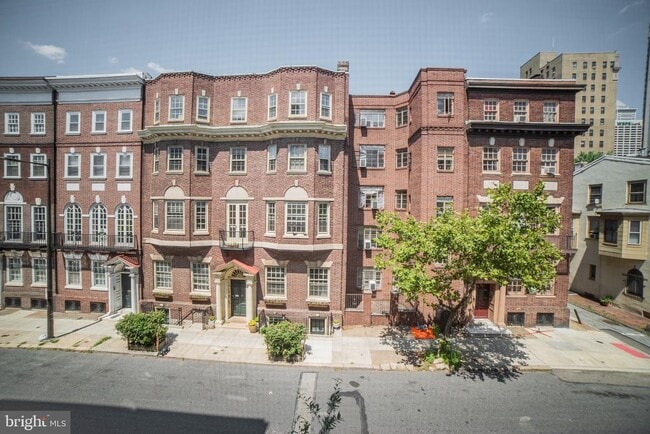 Building Photo - 2126 Locust St