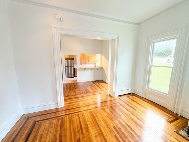 Foto del edificio - Newly Renovated 2BR on Sought-After Warren Street with Soaring Ceilings
