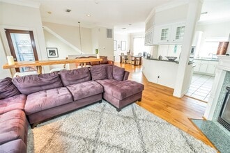 Building Photo - 3011 Houston Ave