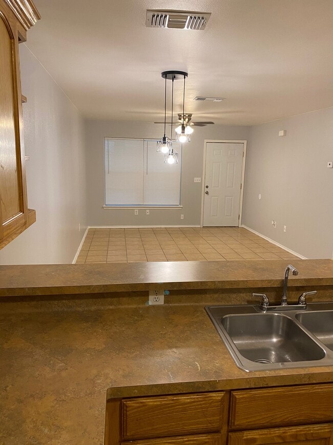 Building Photo - 1319 Nesmith St