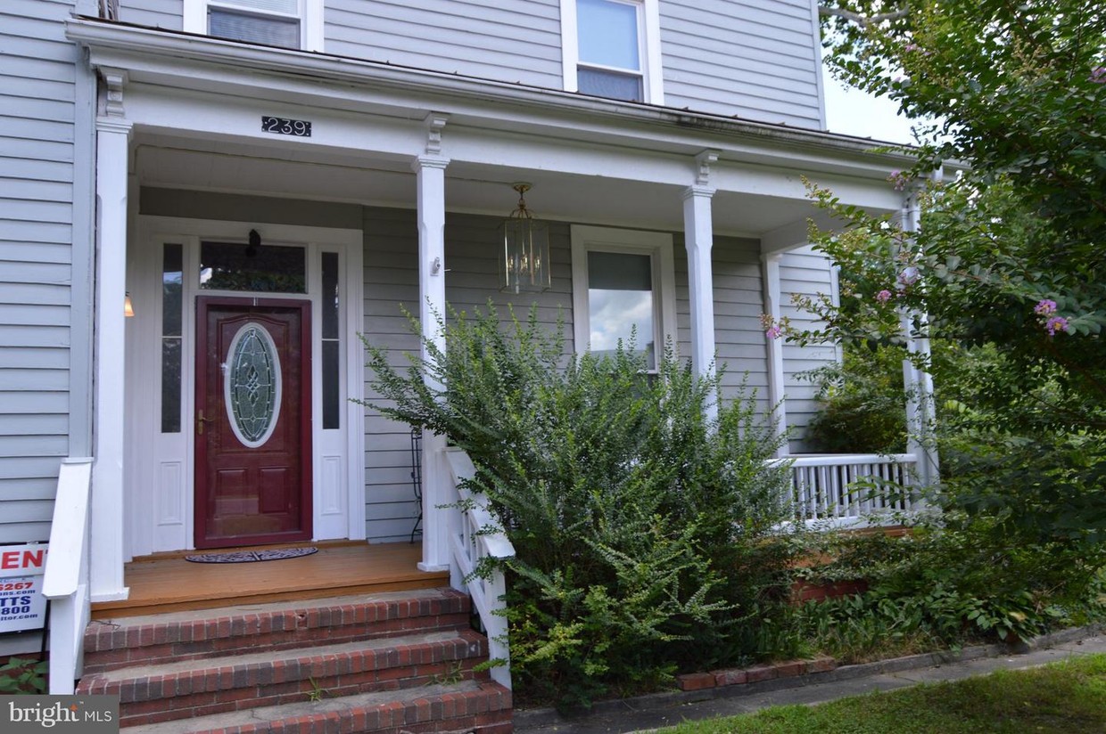 Primary Photo - 239 N Main St