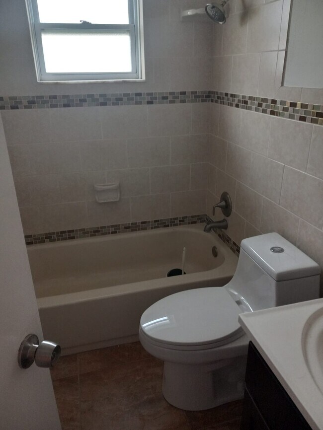 Foto del edificio - 501 NE 24th Pl