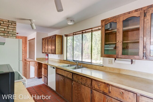 Building Photo - 3 br, 2.5 bath House - 703 NW Broadway St