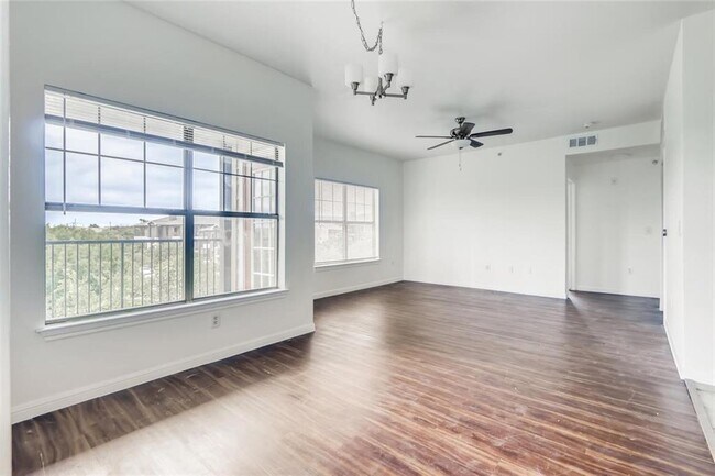 Foto del edificio - 2320 Gracy Farms Ln