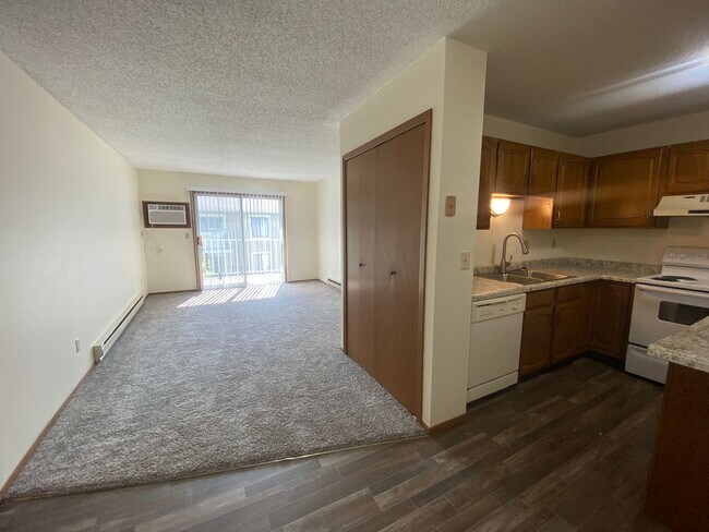Building Photo - 2 BD/2 BA APARTMENT FOR RENT - You'll want...