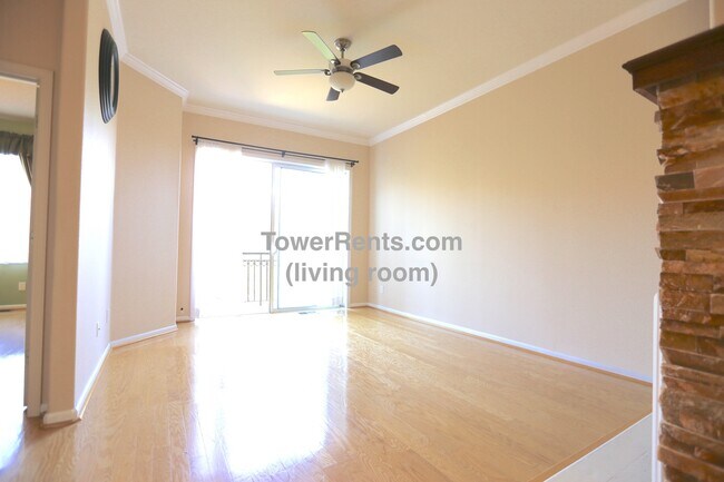 Foto del edificio - South SF: 3 Bedroom Town Home with Yard & ...