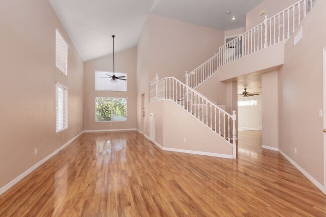 Building Photo - Four bedroom NW with enormous grass backyard and solar included