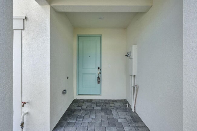 Building Photo - 5694 SE Edgewater Cir