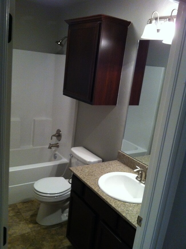 Building Photo - 207 Ashley Dr