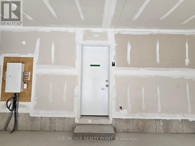 Building Photo - 7 Kingbird Cmn