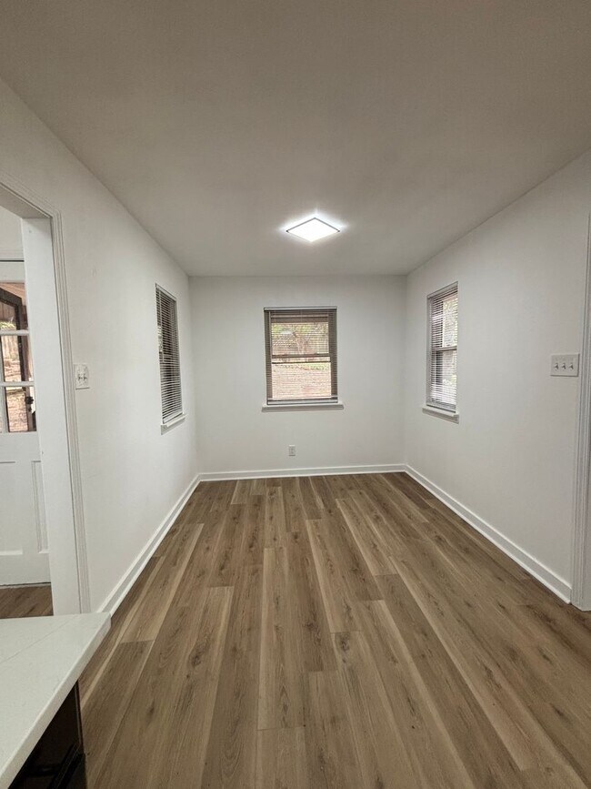Building Photo - For Rent – Spacious 4-Bedroom Home in Nort...