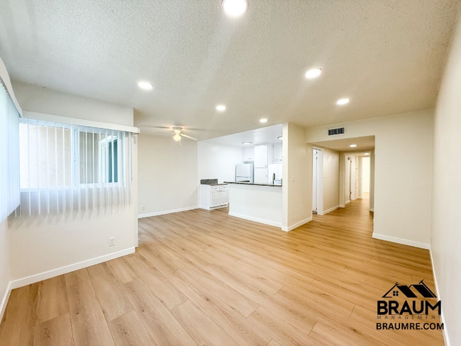 Foto del edificio - 5252 Hermitage Ave